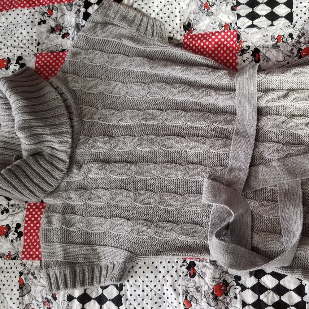 Sweater dress with belt
